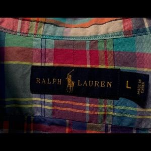 Beautiful soft Ralph Lauren long sleeve button down shirt. Worn once.